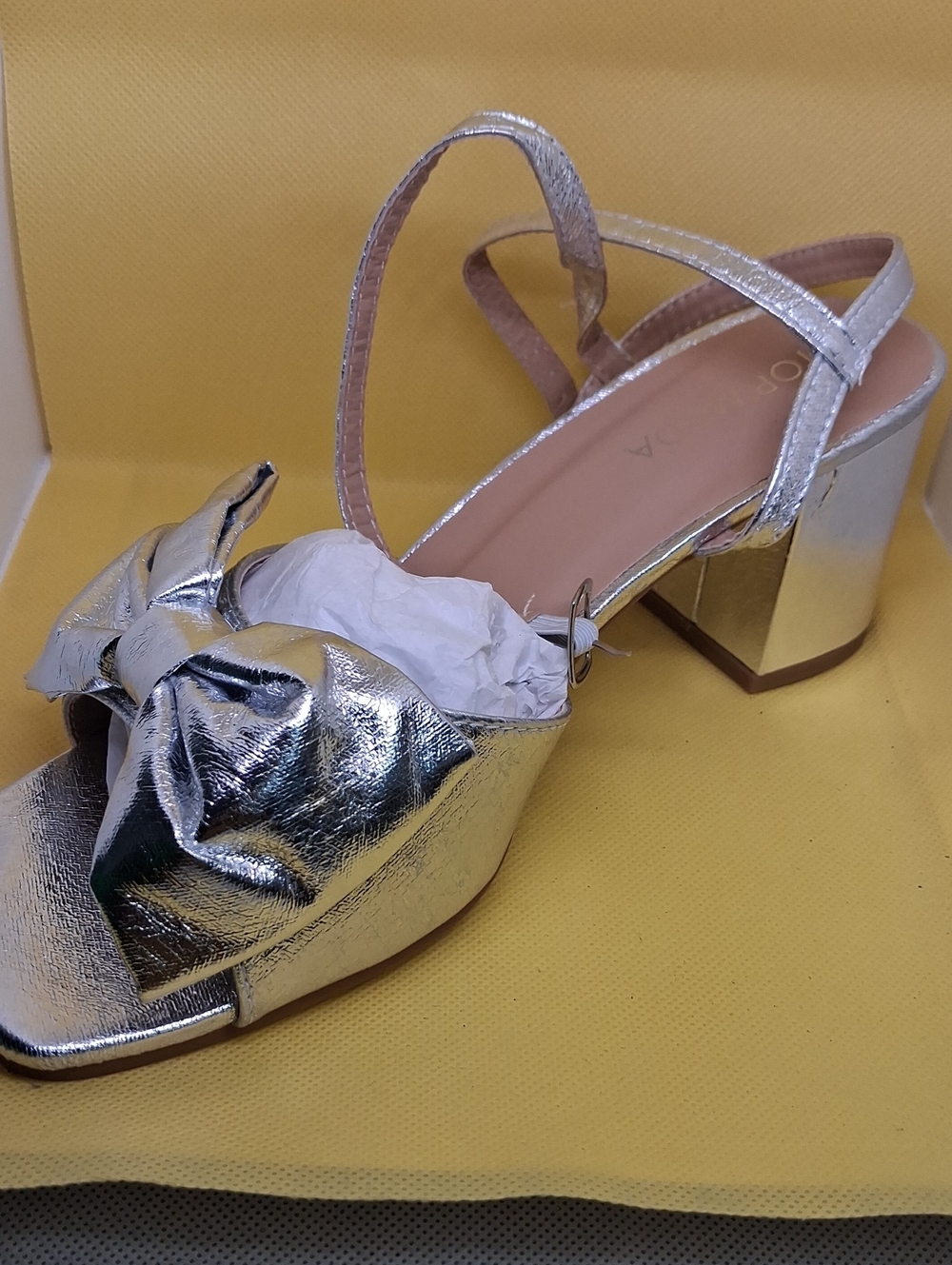 Women Top Moda . Size 7M. Silver. Lot#S19